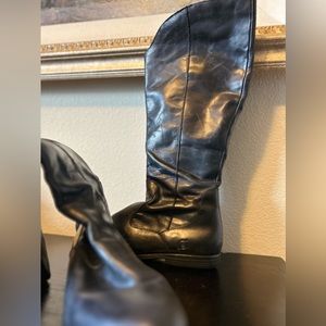 Born knee high boots. Black size 8